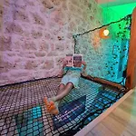 Maison Insolite Avec Privatif Monbalen