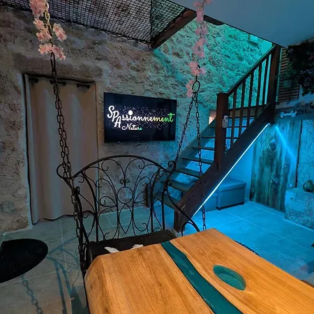 Maison Insolite Avec Privatif Monbalen