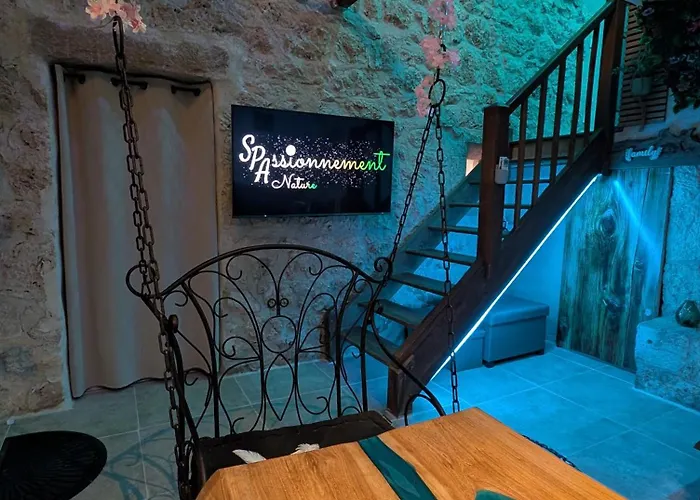 Maison Insolite Avec Privatif Monbalen