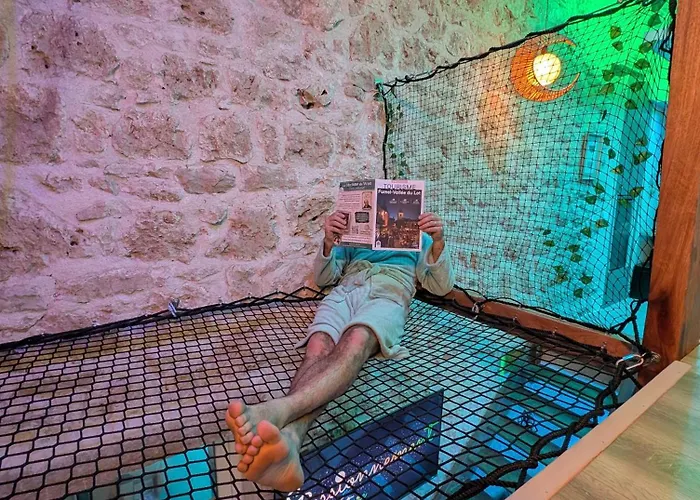 Maison Insolite Avec Privatif Monbalen